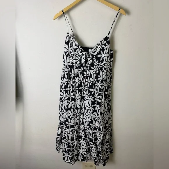 J. Crew factory black and white floral print with keyhole front size 6P - Picture 1 of 11